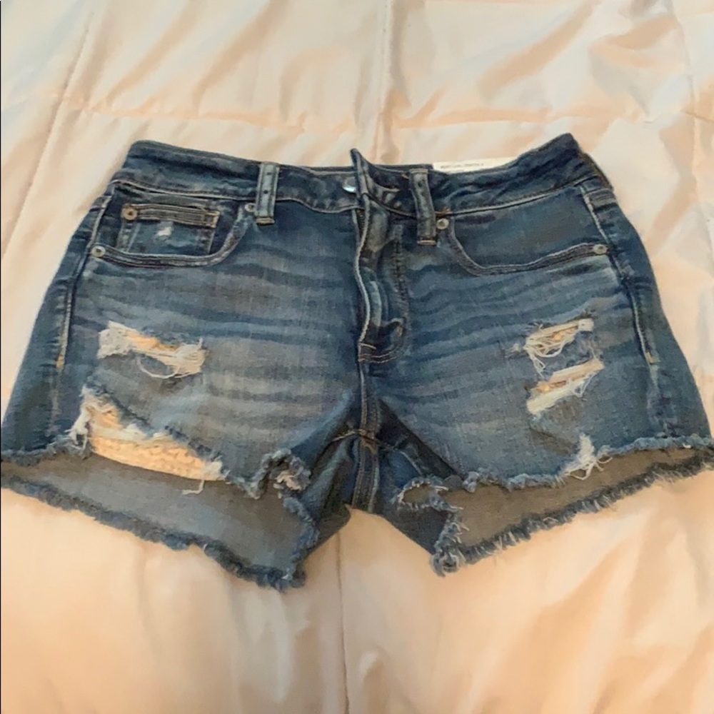 Size 6 American eagle shorts with lace pockets